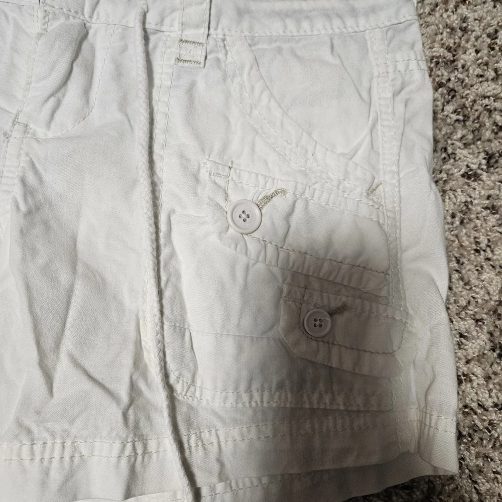 UNIONBAY Women's White Cargo Shorts - Picture 3 of 8